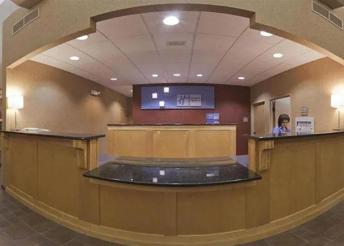 Hotel Express & By Ihg Gillette