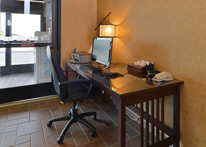 Express & By Ihg 2* Gillette