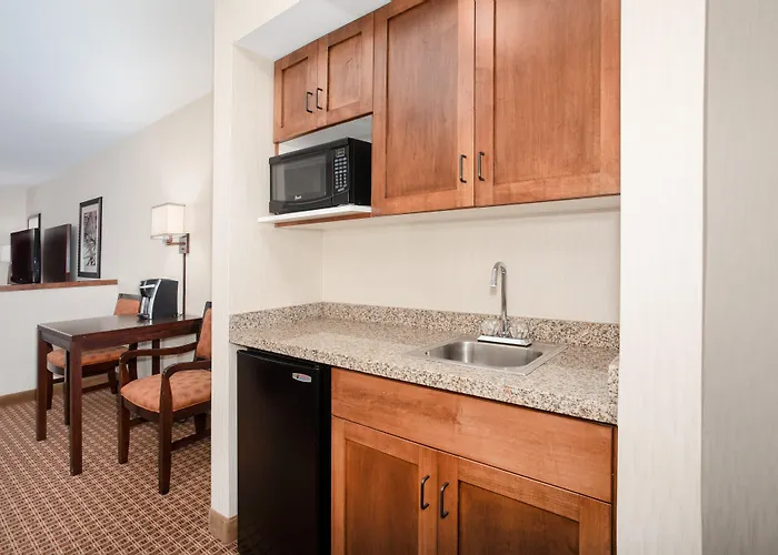 Express & By Ihg 2* Gillette