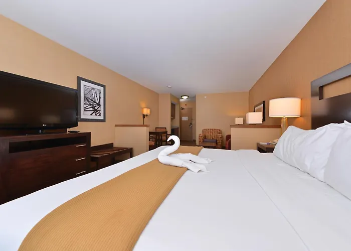 Hotel Express & By Ihg Gillette