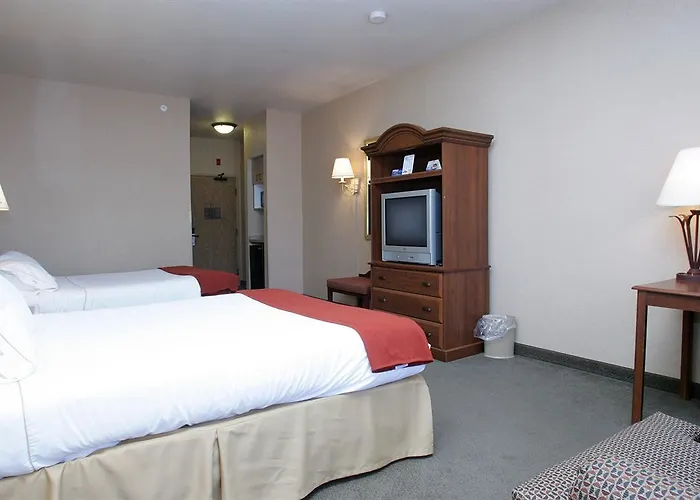 Express & By Ihg 2*